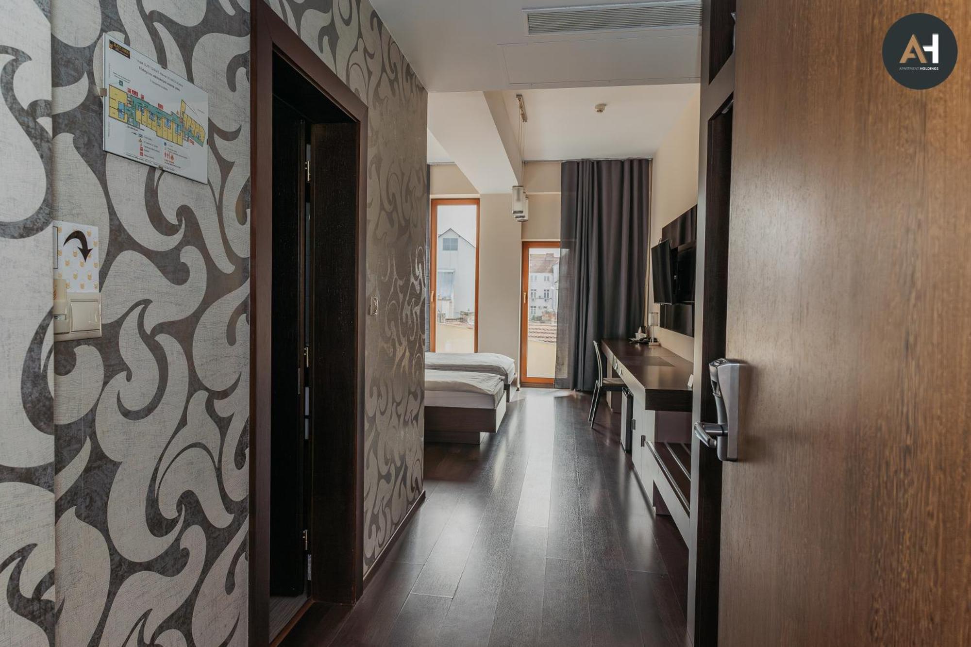 Ah Charlotte City Center Apartment Кошице Экстерьер фото